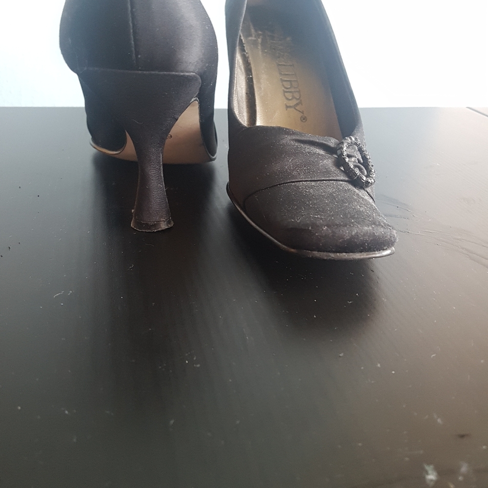 Sam & Libby Black Satin Heels with black circle jewelry - Picture 4 of 7